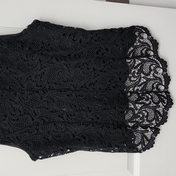 Sample Text Lace Tank - Picture 3 of 5